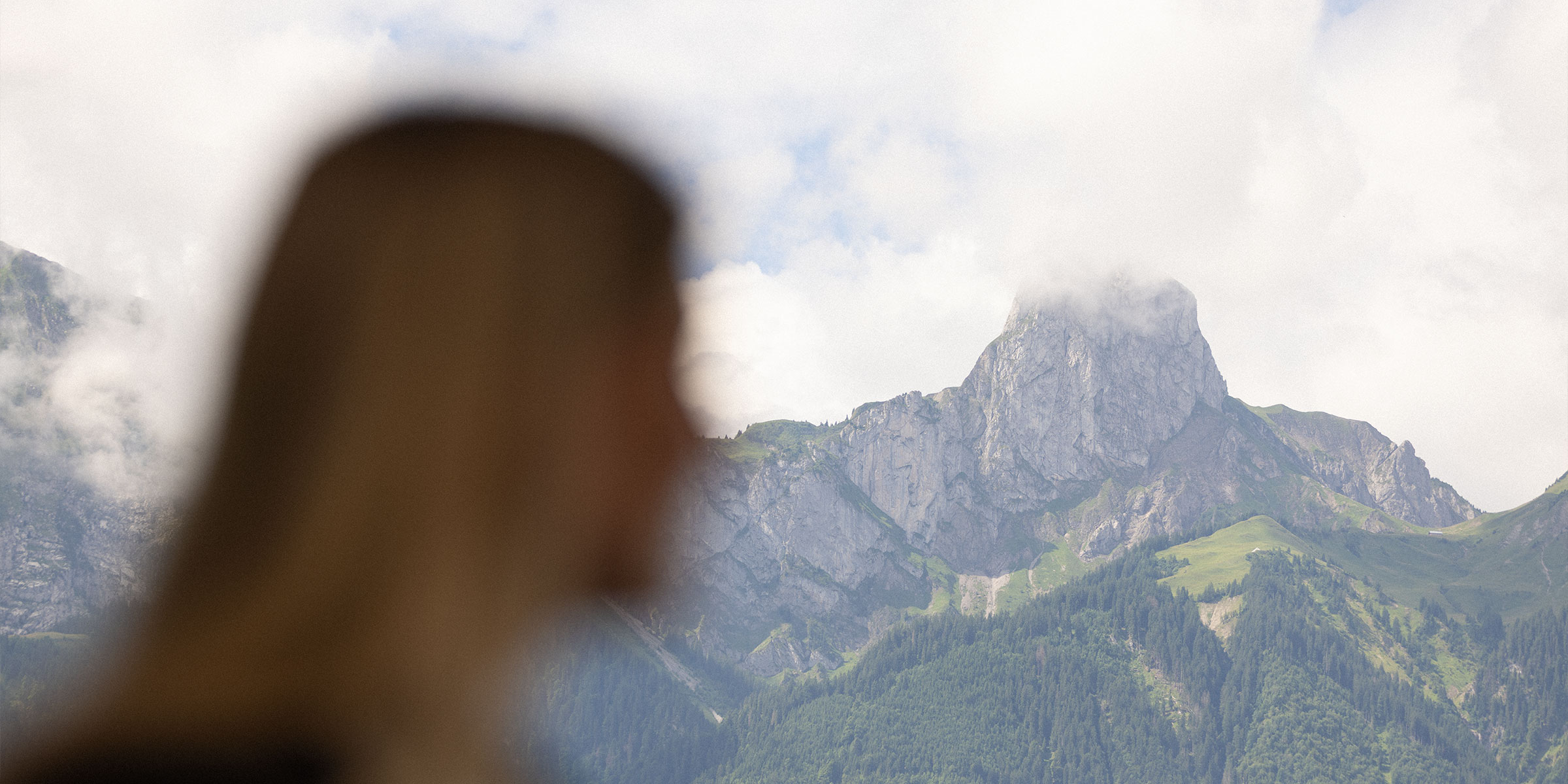 Titelbild: Optimiere dein LinkedIn-Profil: 4 + 4 Tipps